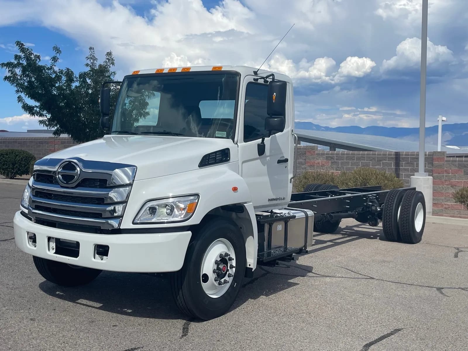 2025 Hino L6 - Chassis