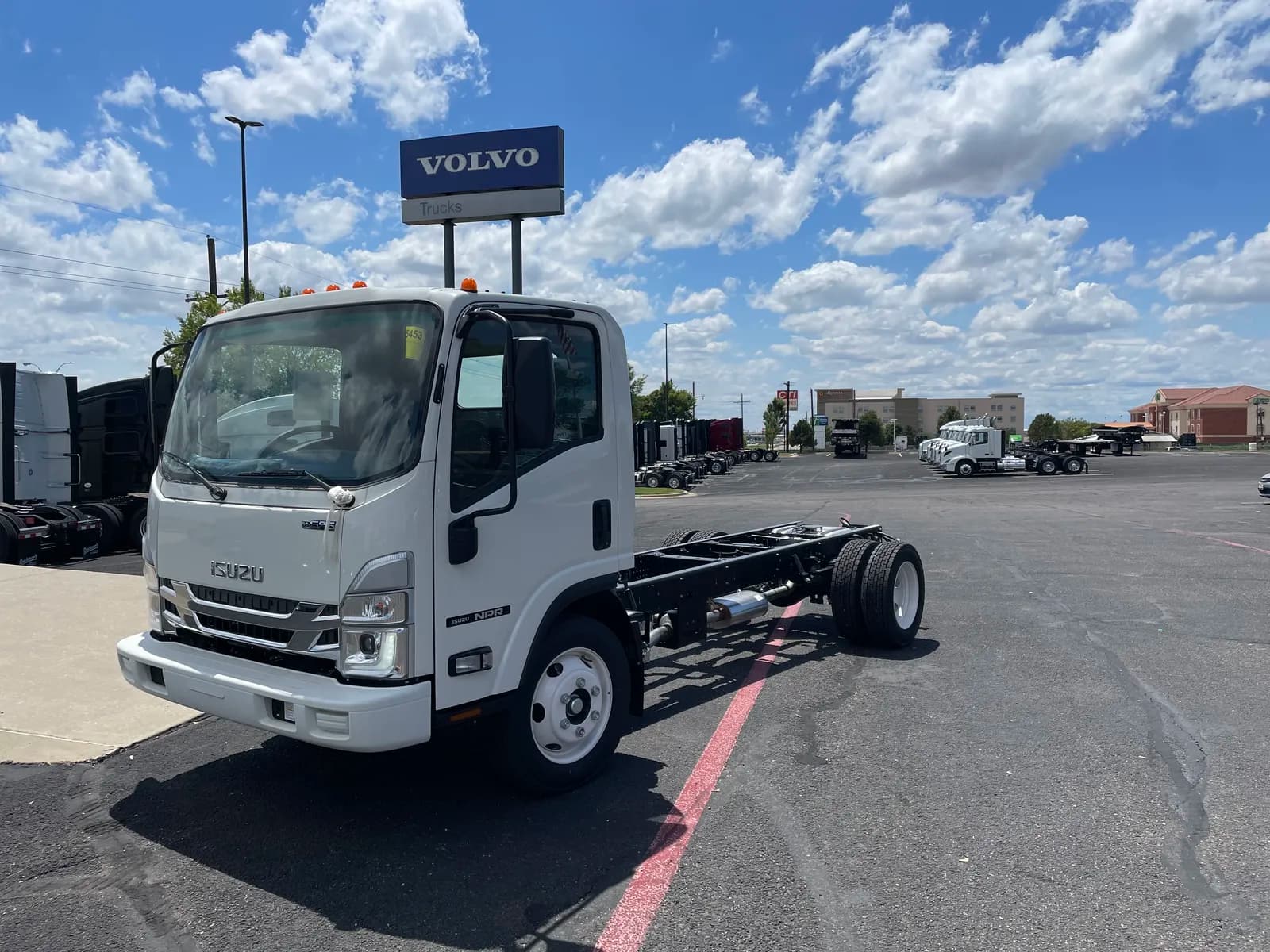 2025 Isuzu NRR-GAS - Chassis