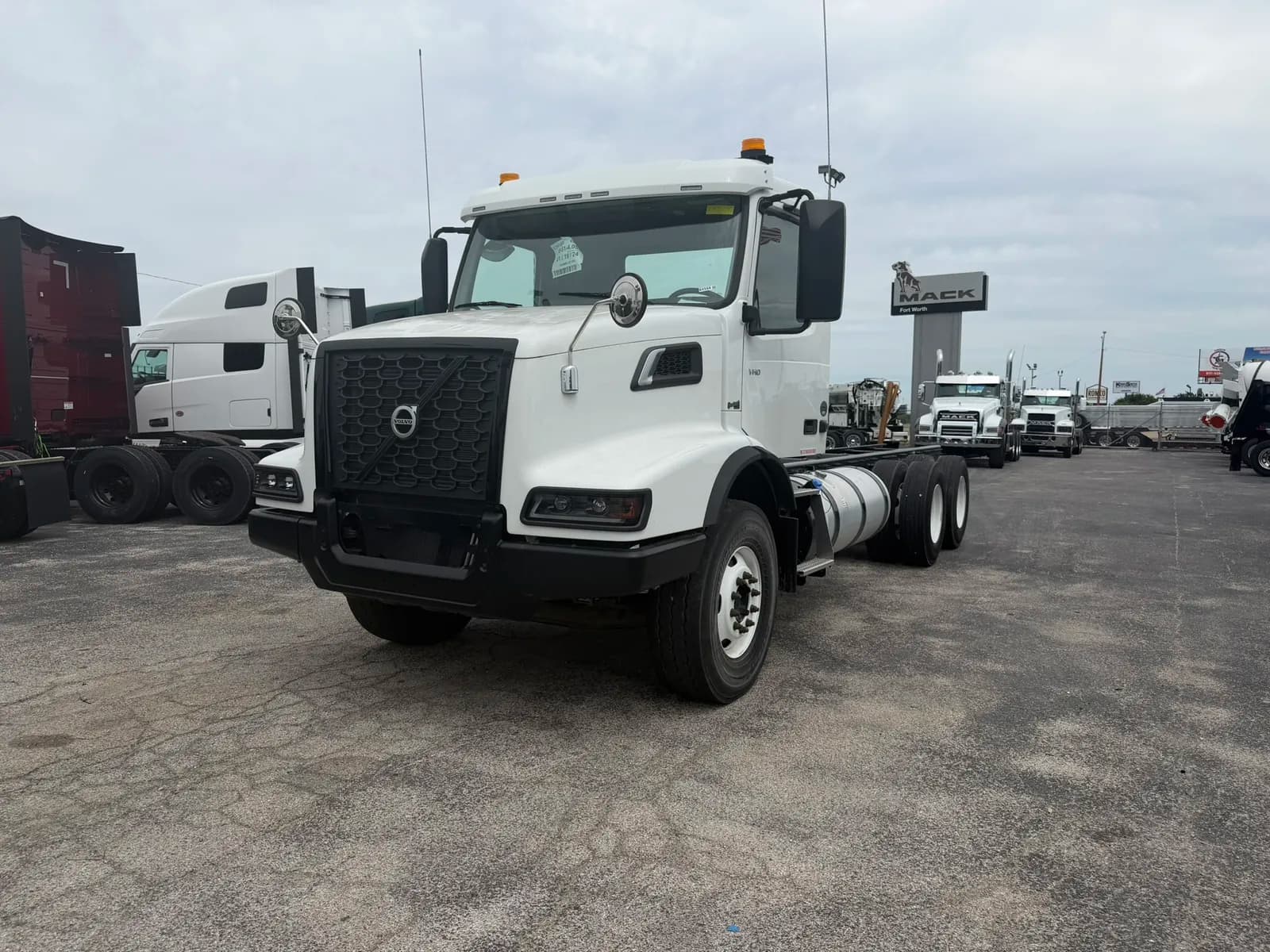 2024 Volvo VHD86B300 - Chassis