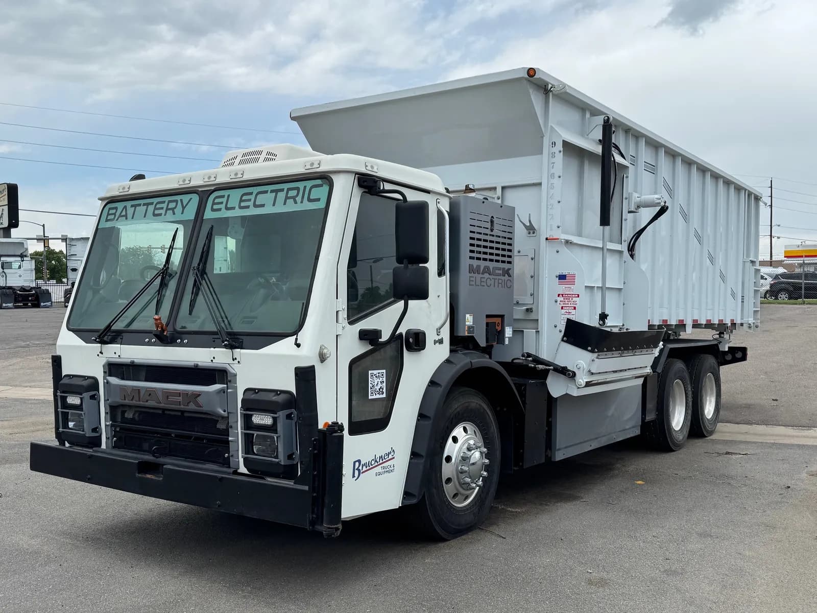2022 Mack LR64 BE