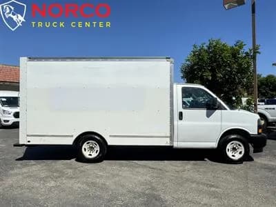 2019 GMC Savana 3500 10' - Box