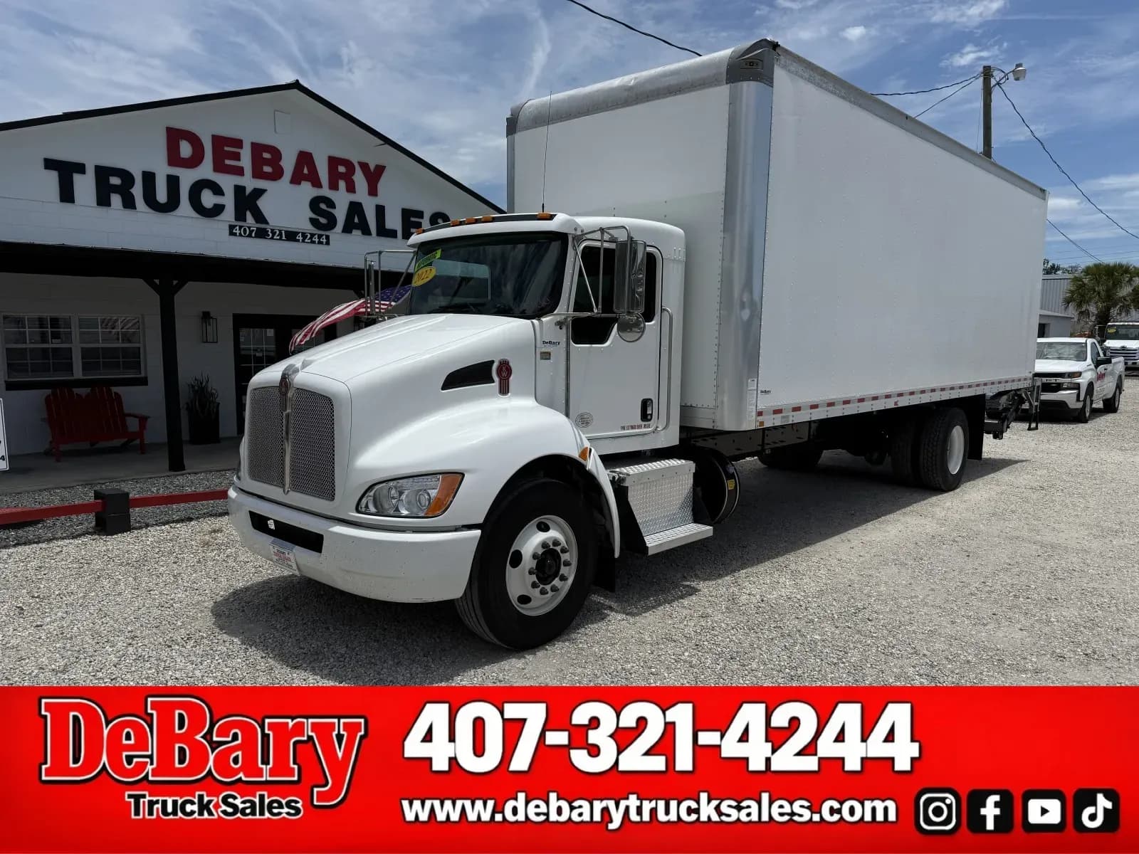 2022 Kenworth T270 - Box