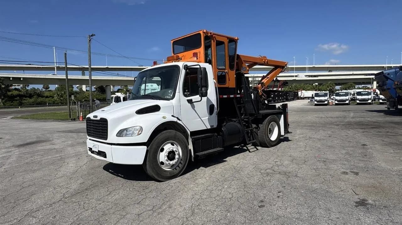 2016 Freightliner M2 - Utility
