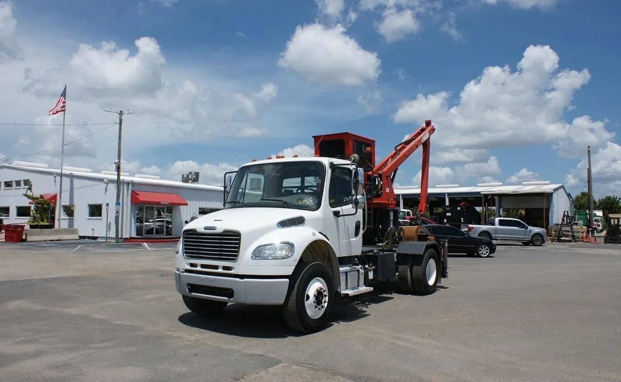 2018 Freightliner M2 106