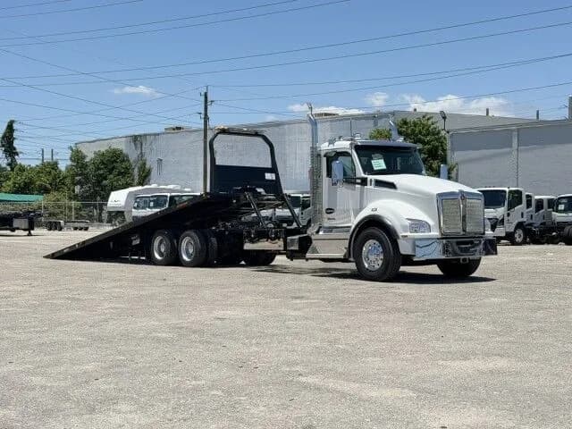 2027 Kenworth T880