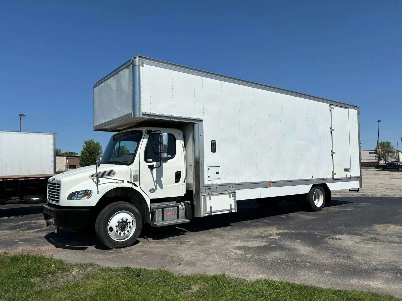 2021 Freightliner Business Class M2 - Vans