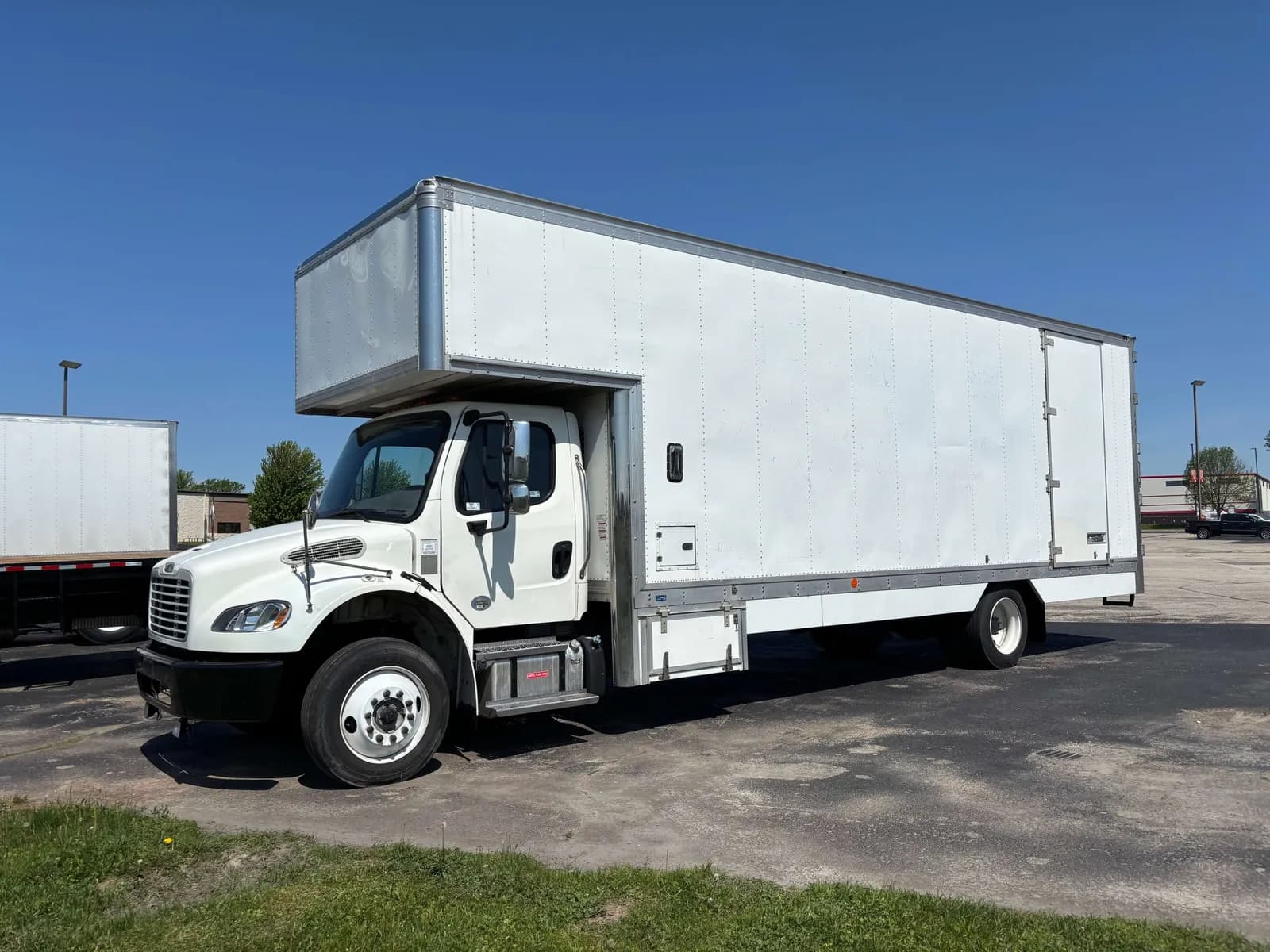 2021 Freightliner Business Class M2 - Vans