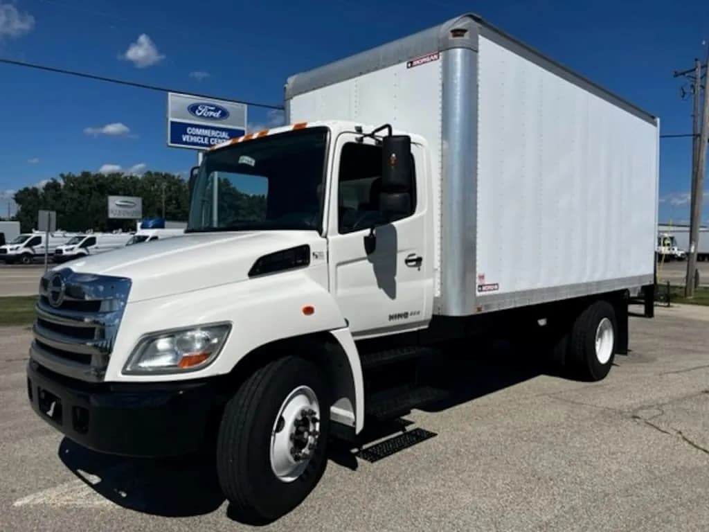 2013 Hino 338 - Vans