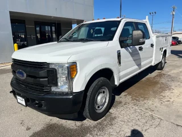 2017 Ford F-350 Chassis - Pickup