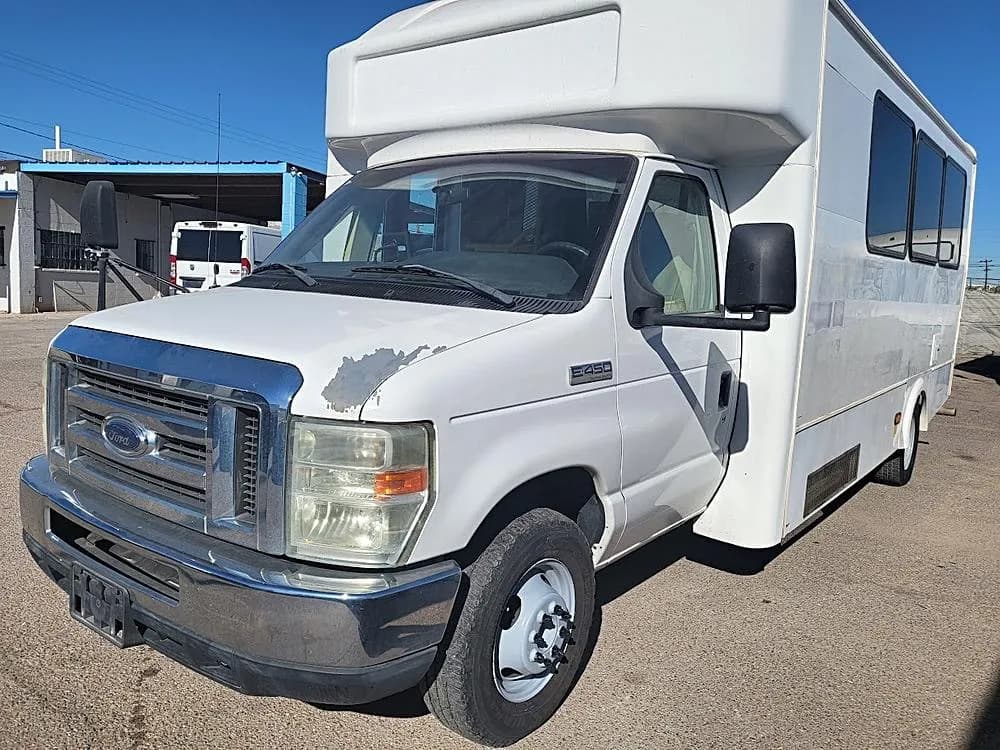 2011 Ford E-450 Cutaway - Box
