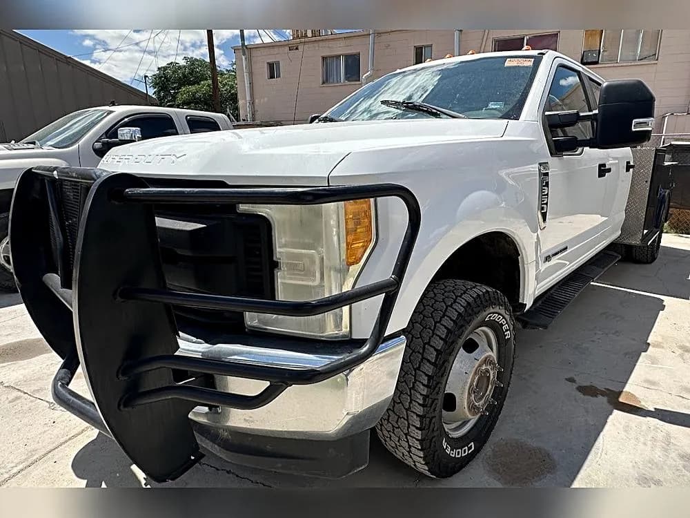 2017 Ford F-350 Chassis - Pickup