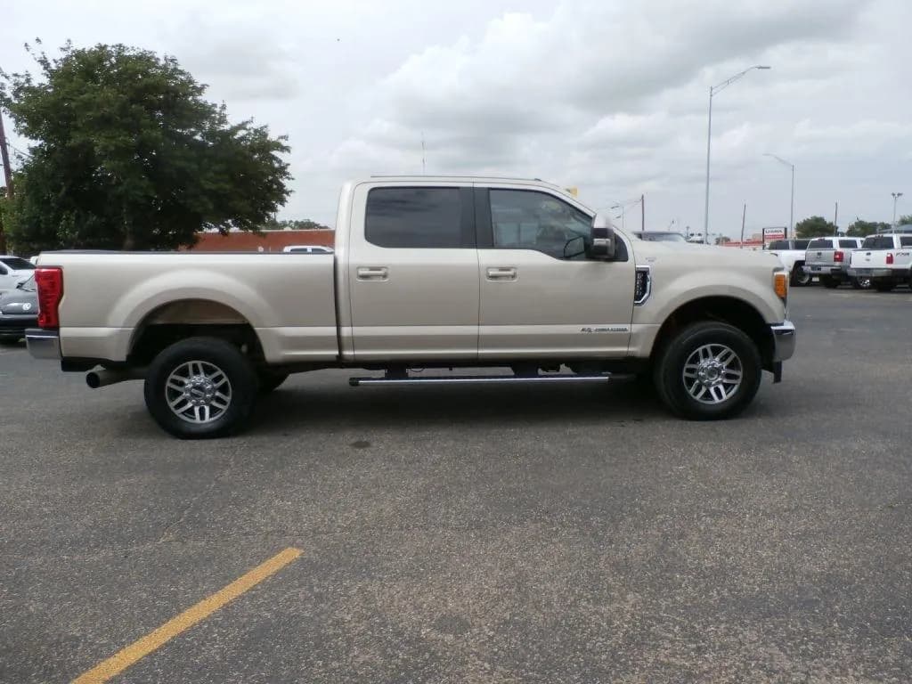 2017 Ford F-250 SD Lariat Crew Cab - Pickup