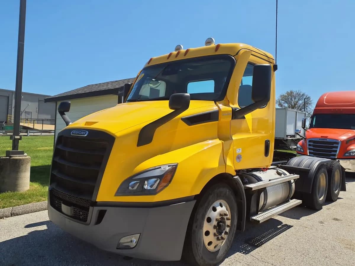 2020 Freightliner NEW - Day Cab