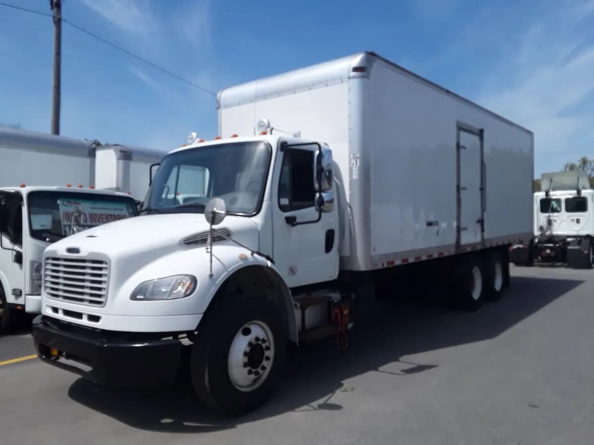 2018 Freightliner M2 106 - Box