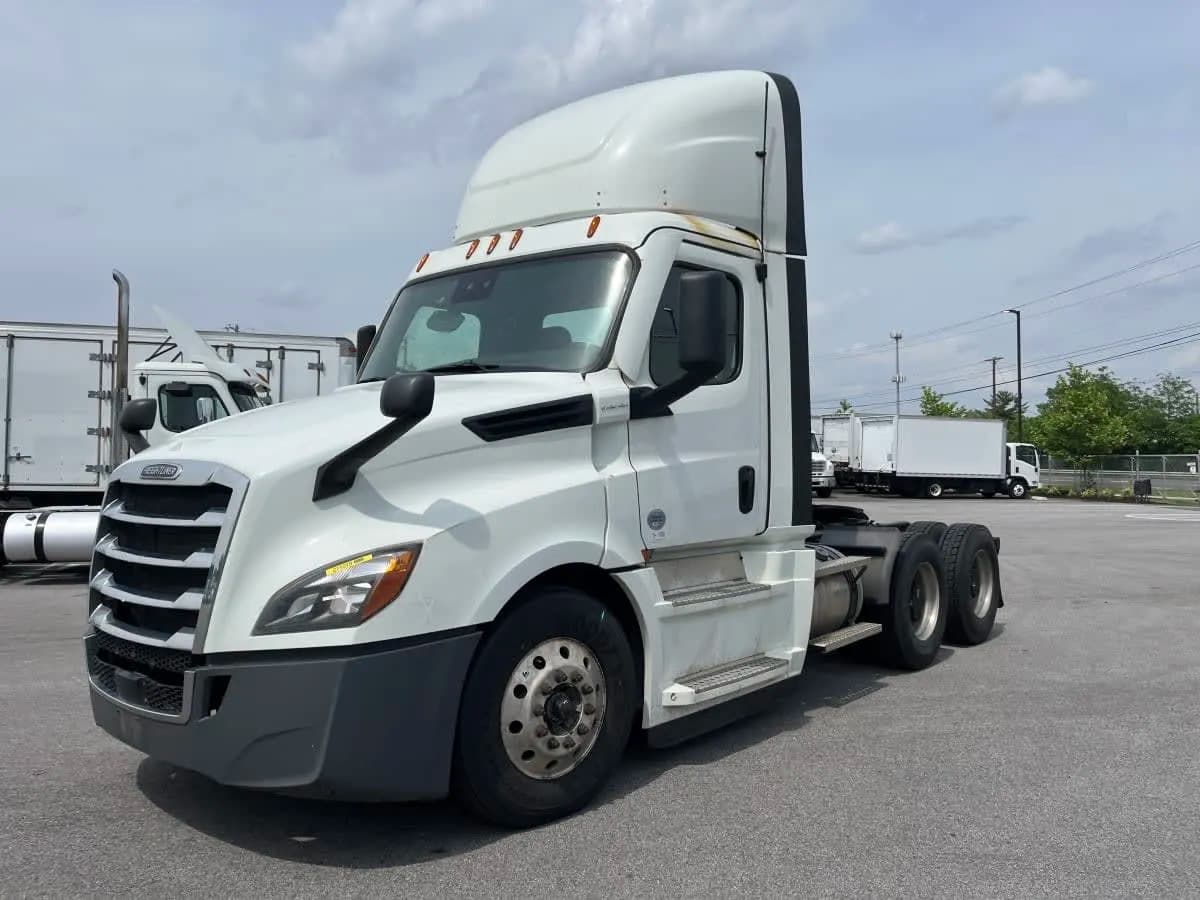 2021 Freightliner NEW - Day Cab