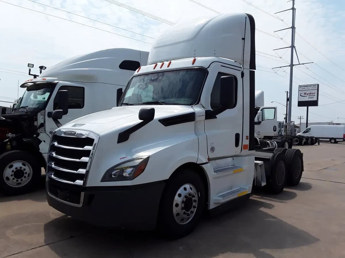 2022 Freightliner NEW - Day Cab