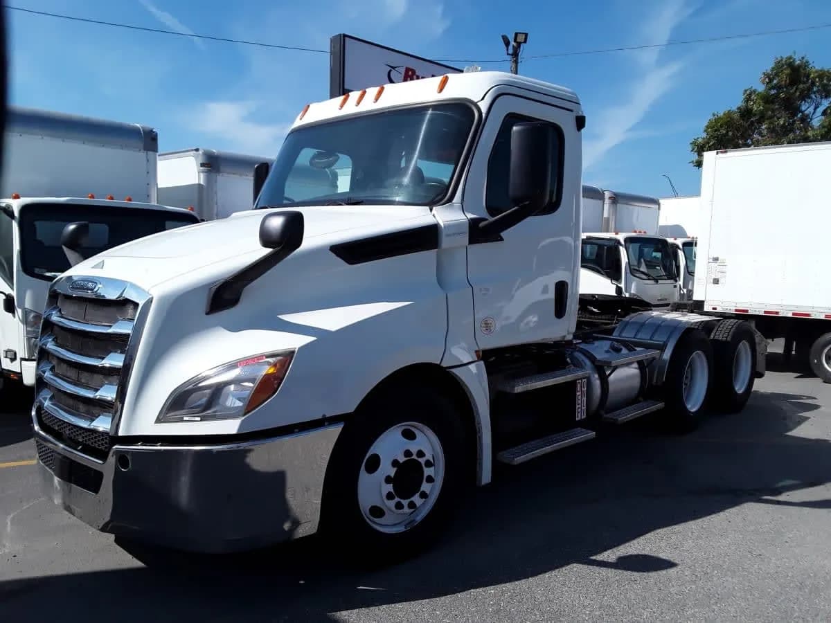 2019 Freightliner NEW - Day Cab