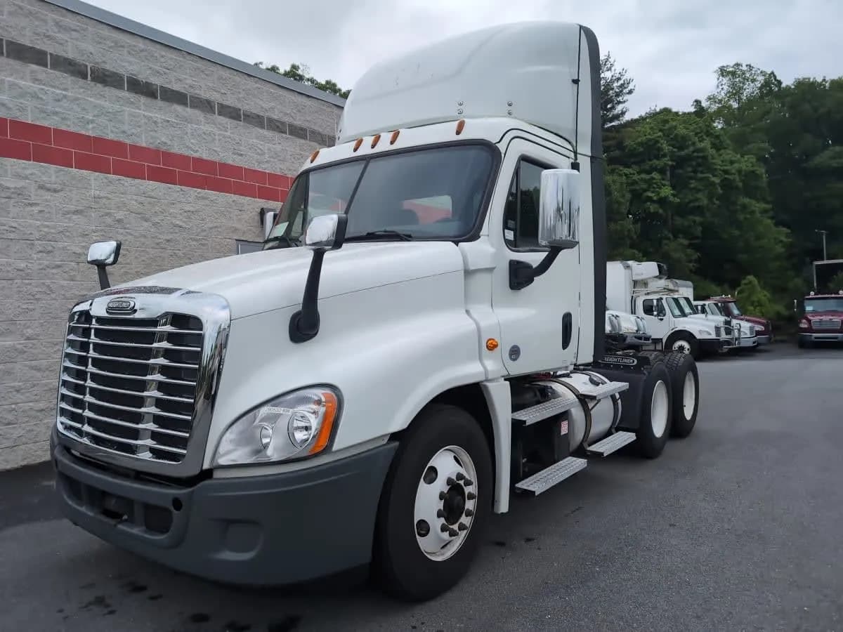 2020 Freightliner Cascadia - Chassis