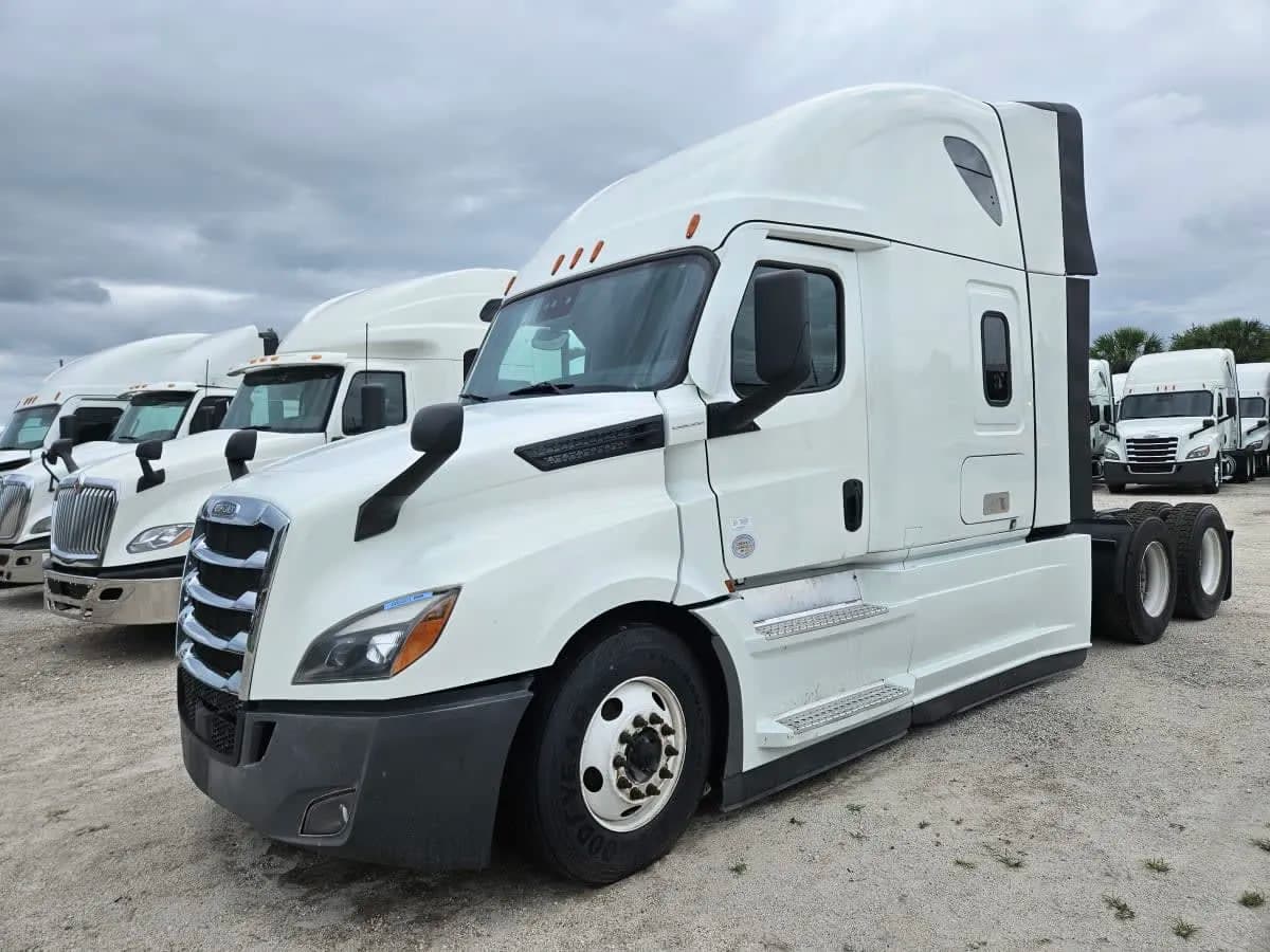 2022 Freightliner NEW - Sleeper