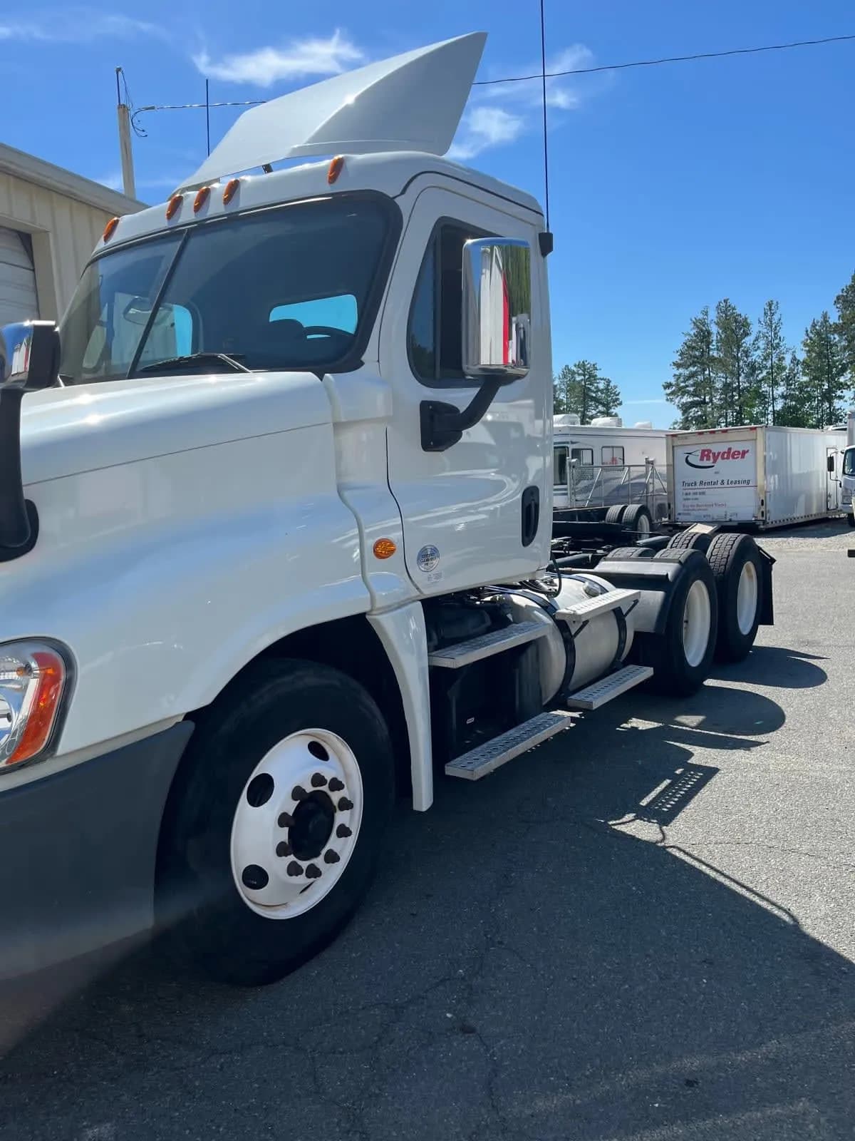 2019 Freightliner Cascadia - Day Cab