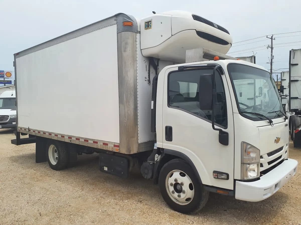 2022 Freightliner M2 106 - Yard Spotter Trucks
