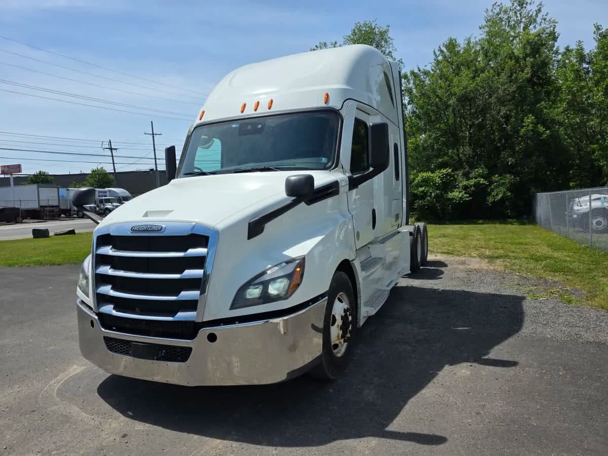 2022 Freightliner NEW - Sleeper