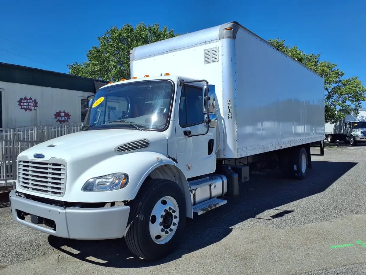 2022 Freightliner M2 106 - Box