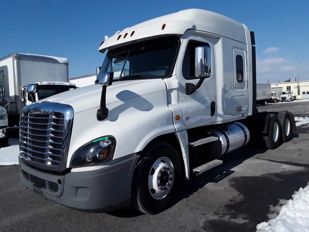 2020 Freightliner Cascadia - Sleeper