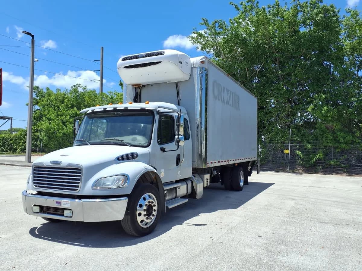 2018 Freightliner M2 106 - Yard Spotter Trucks
