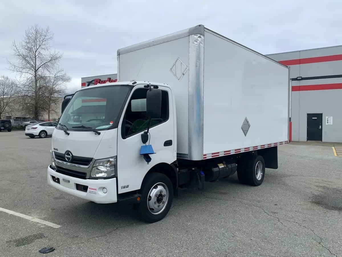 2019 Hino 195 - Box