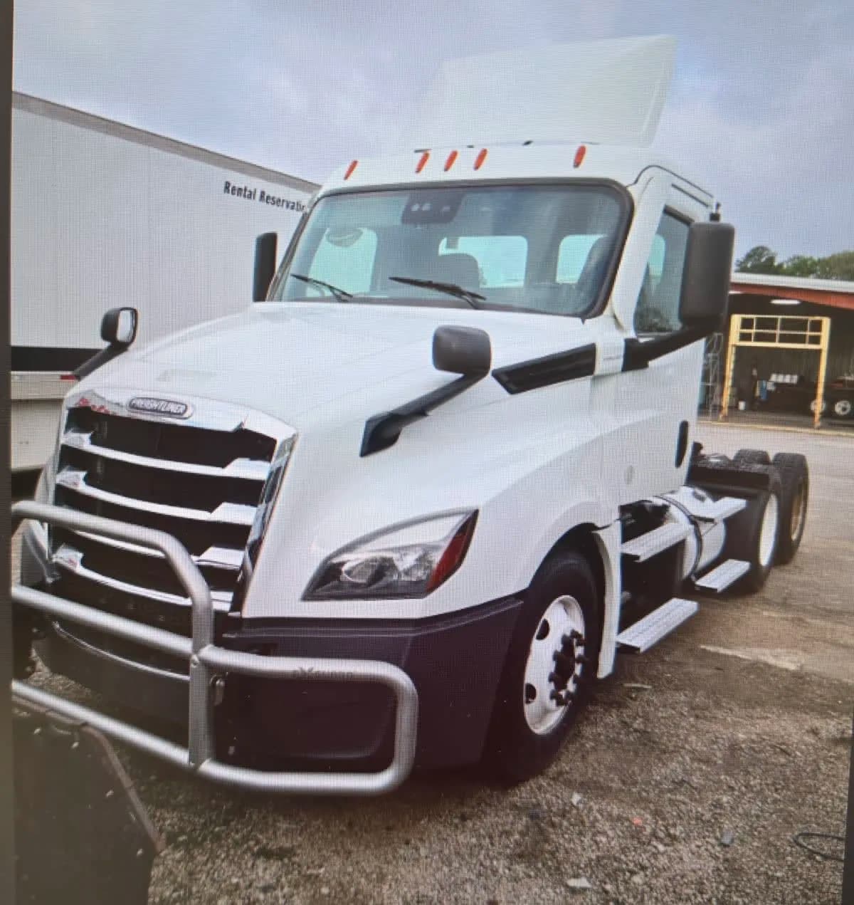 2021 Freightliner NEW - Day Cab