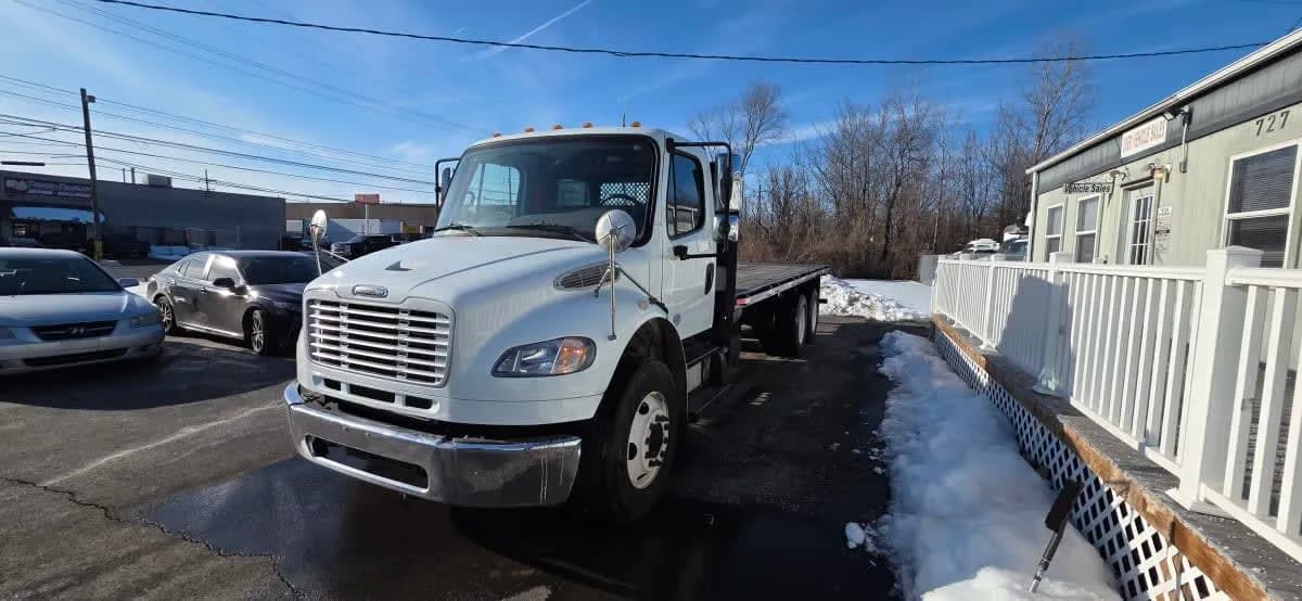 2017 Freightliner M2 106 - Box