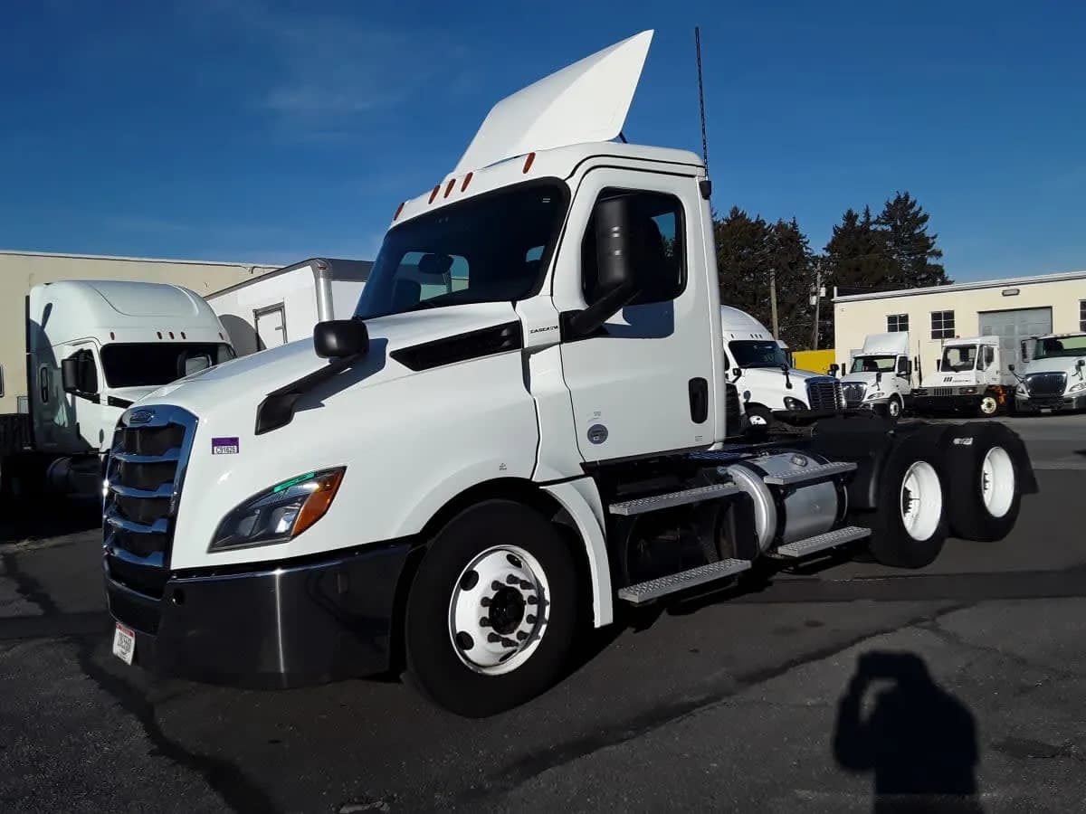 2019 Freightliner NEW - Day Cab