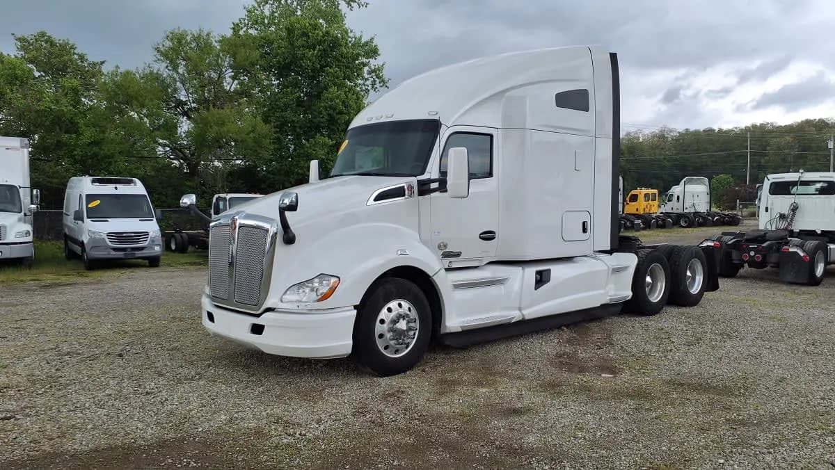 2020 Kenworth T-680 - Sleeper