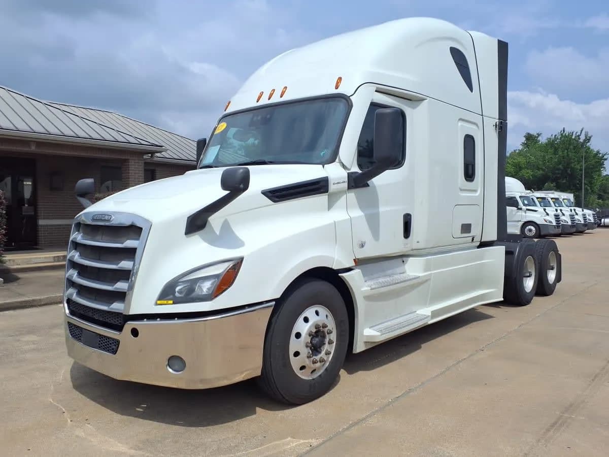 2021 Freightliner NEW - Sleeper