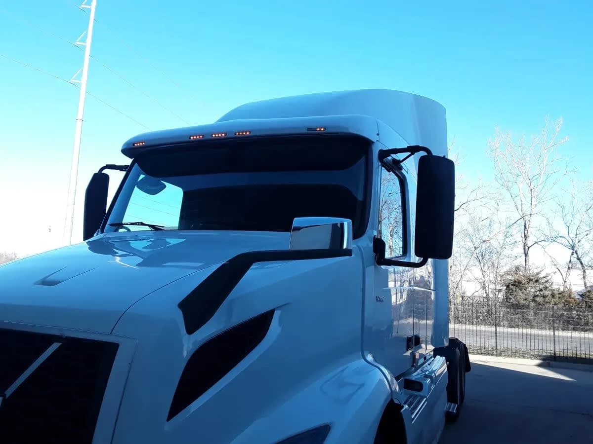 2020 Volvo VNR64T-640 - Sleeper