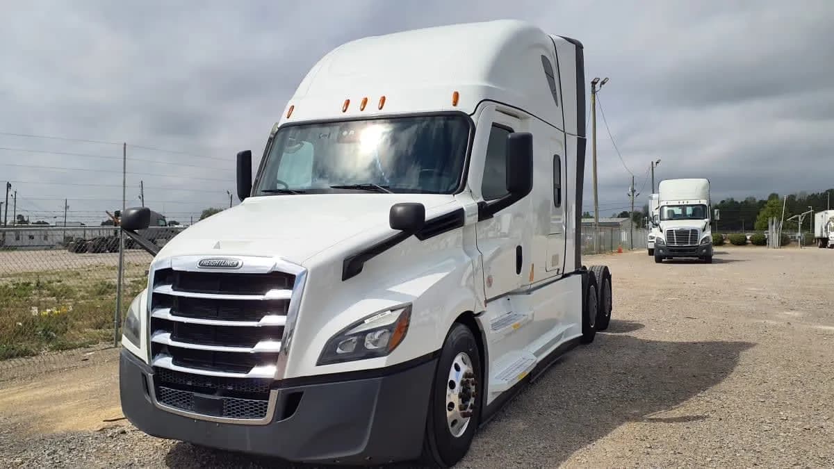 2022 Freightliner NEW - Sleeper