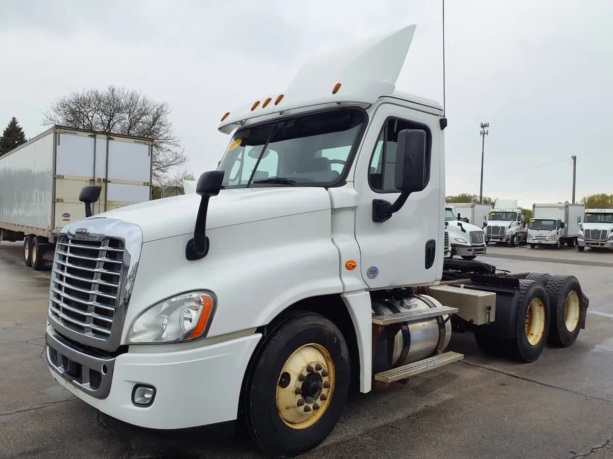 2017 Freightliner Cascadia - Day Cab