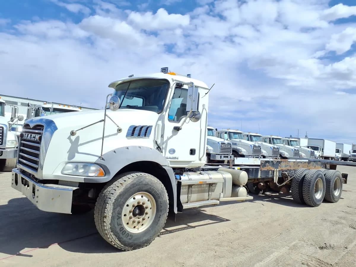 2017 Mack Trucks GU 800 - Box