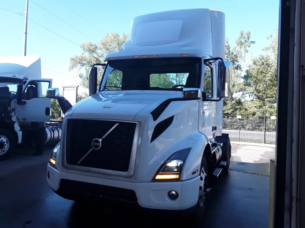 2019 Volvo VNR42T 300 - Box