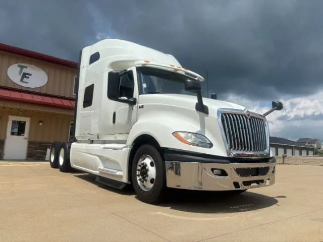 2020 International LT - Sleeper