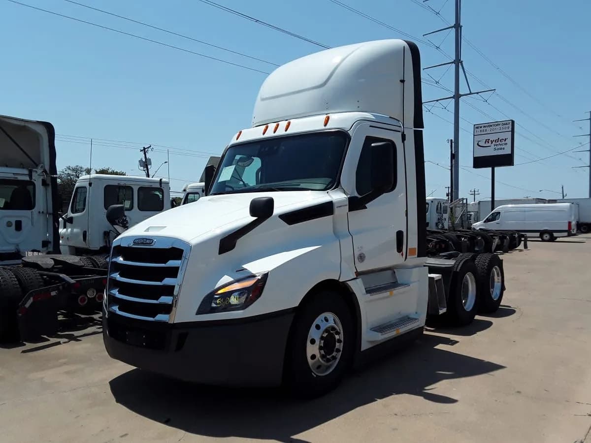2022 Freightliner NEW - Day Cab
