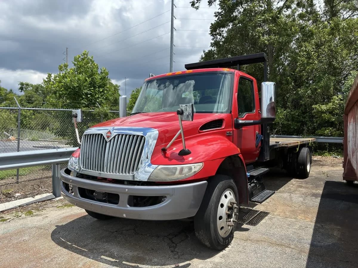 2020 Navistar International MV607 (4X2) - Stake