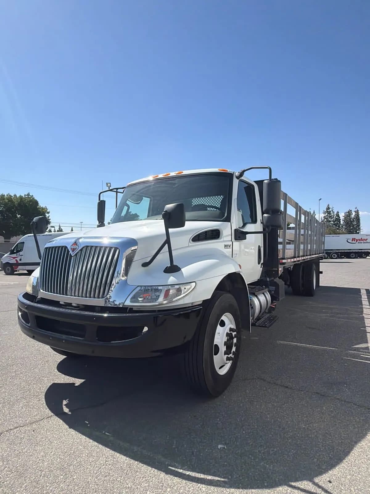 2021 Navistar International MV607 (4X2) - Stake