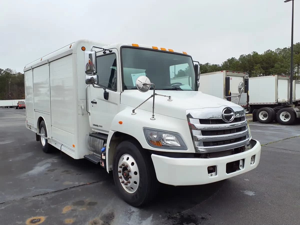 2019 Hino 338 - Box