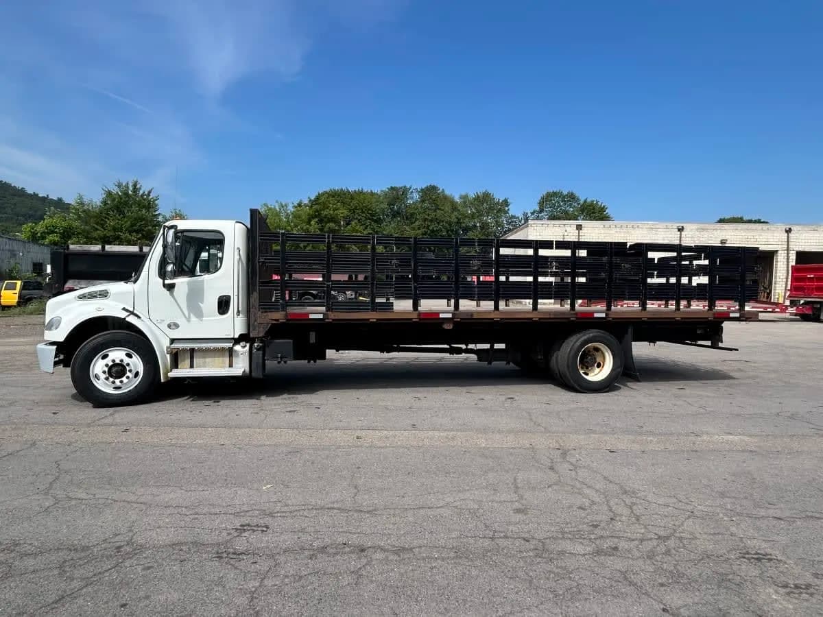 2019 Freightliner M2 106 - Flatbed