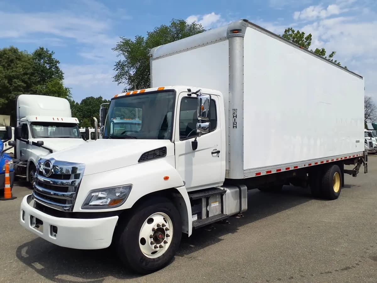 2018 Hino 338 - Box