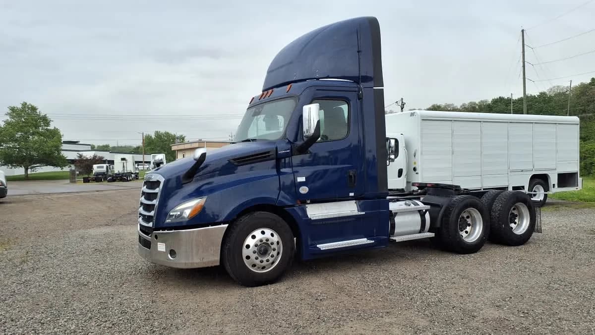 2022 Freightliner NEW - Day Cab