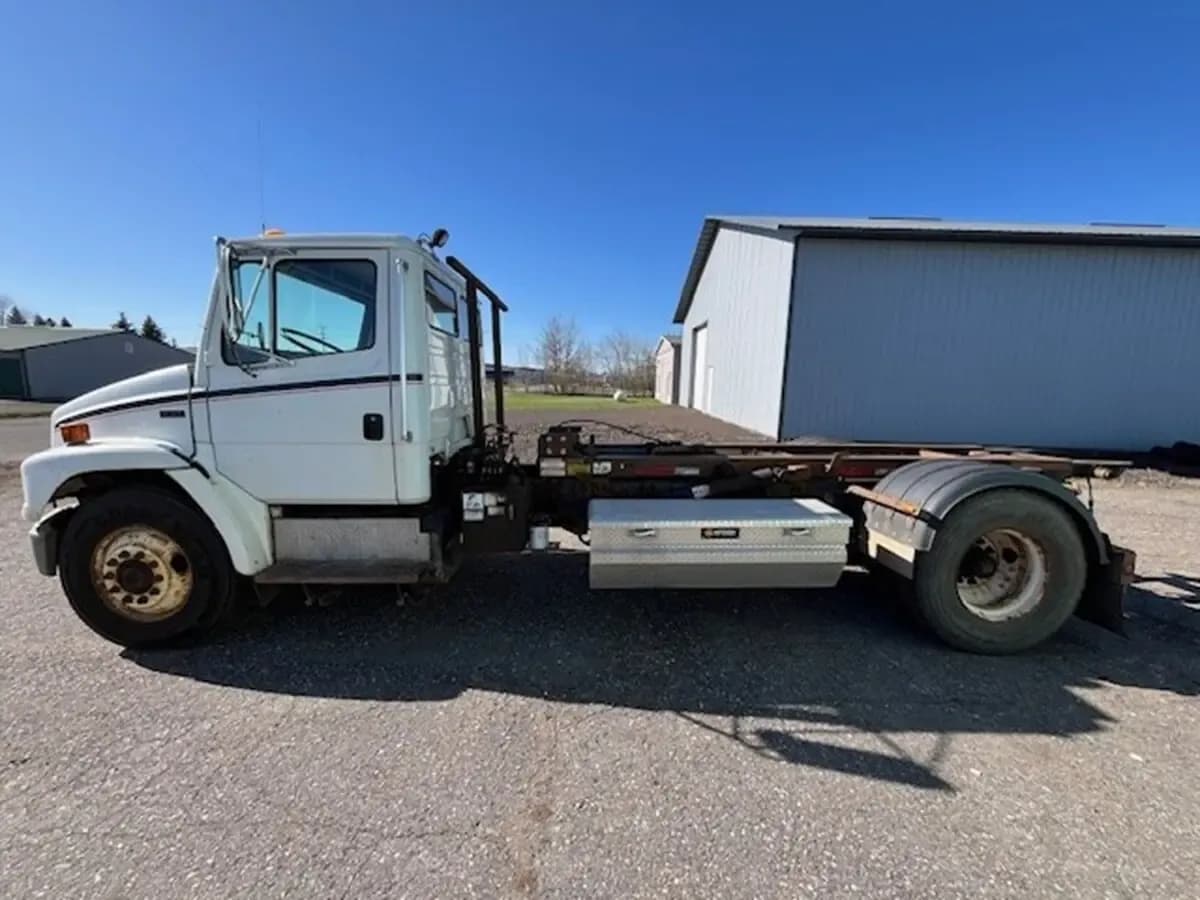 2000 Freightliner MEDIUM