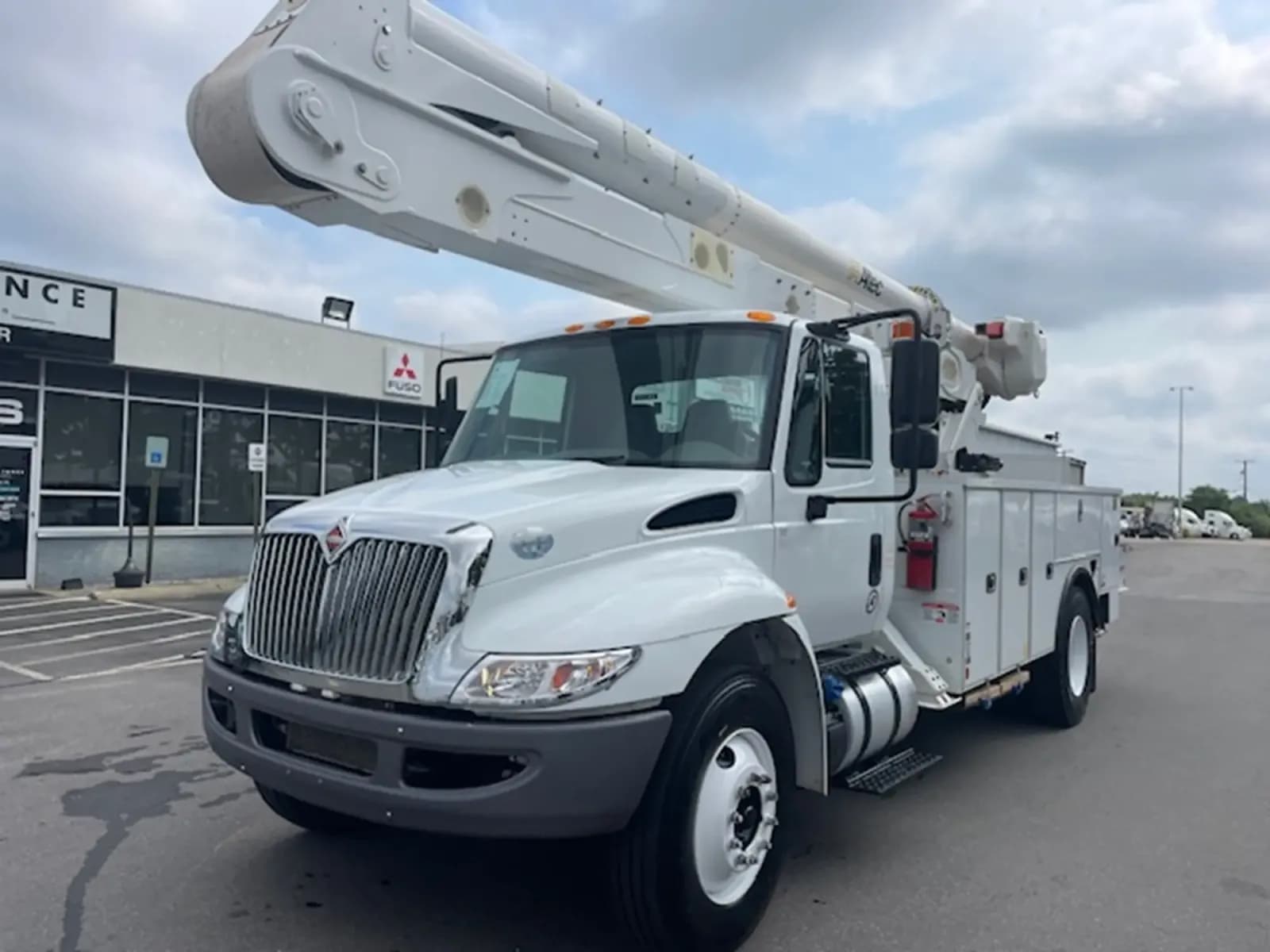 2019 International 4300 - Bucket